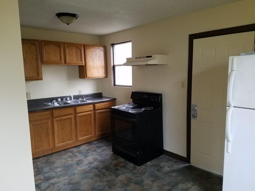 1506 Iroquois St - Photo 2 of 7