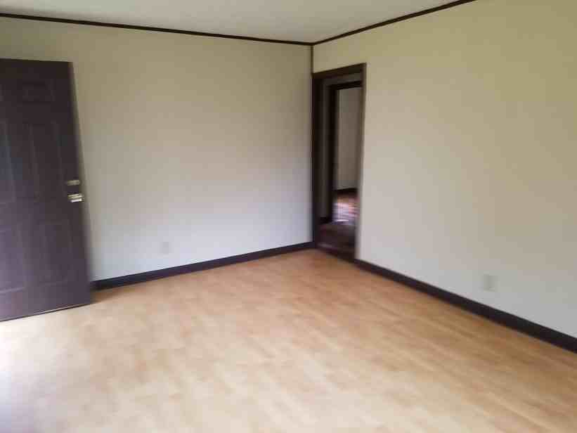1506 Iroquois St - Photo 5 of 7
