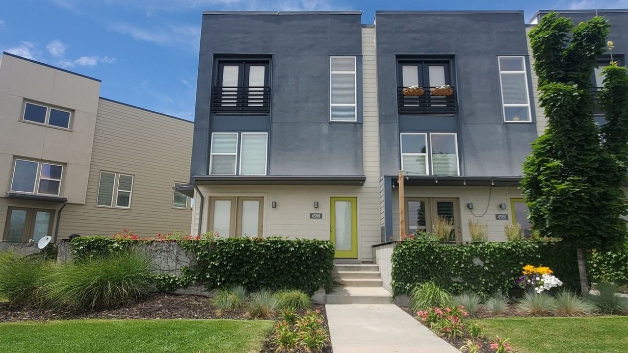 4588 W South Jordan Pkwy - Photo 2 of 23