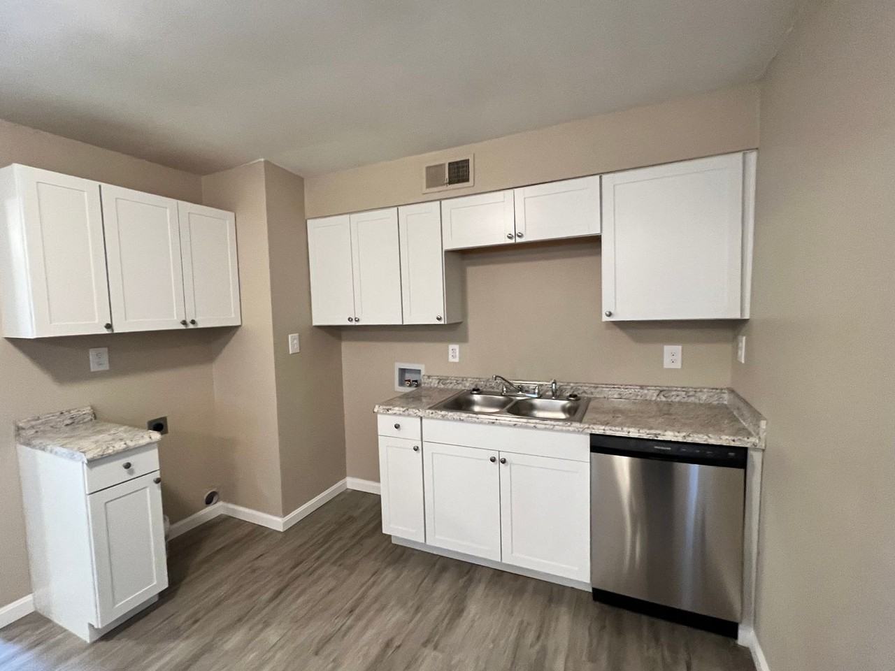 6115 Red Spruce Dr - Photo 2 of 11