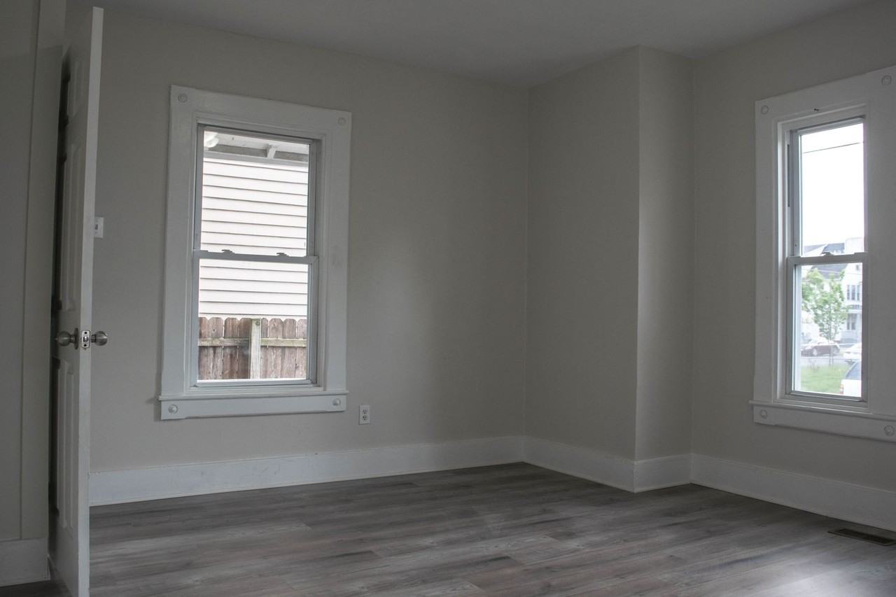 129 Poplar St - Photo 6 of 15