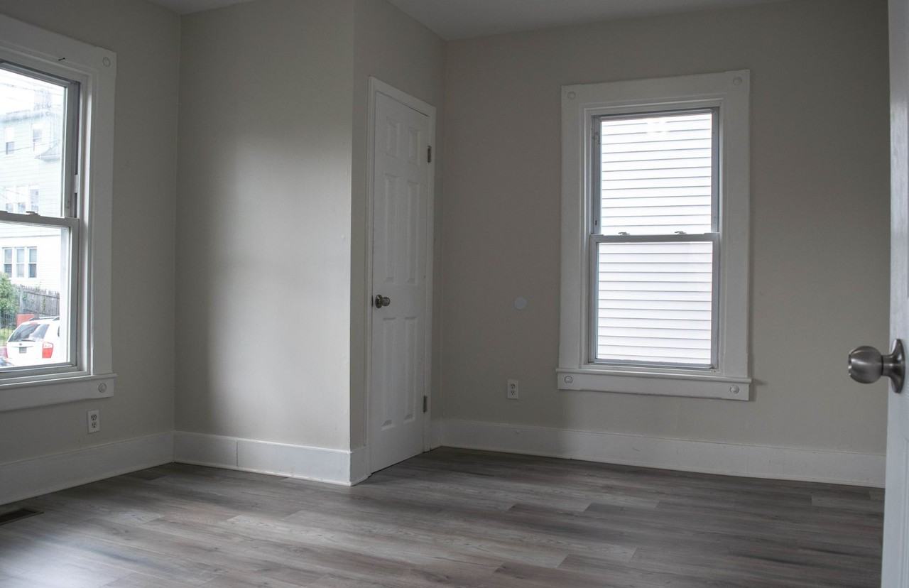 129 Poplar St - Photo 7 of 15