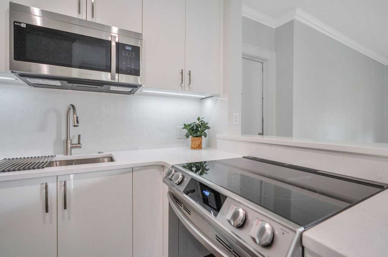 613 E Ridgewood St #2 - Photo 5 of 37