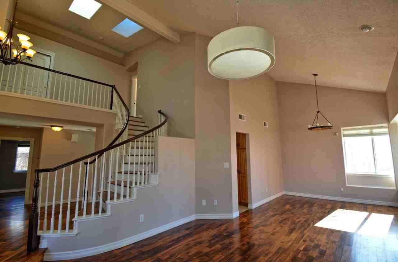 9204 Calistoga Ave Ne - Photo 4 of 24