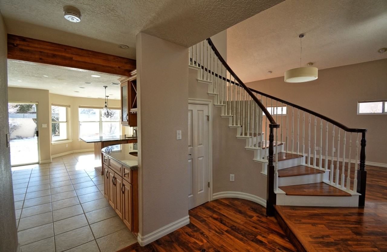 9204 Calistoga Ave Ne - Photo 5 of 24