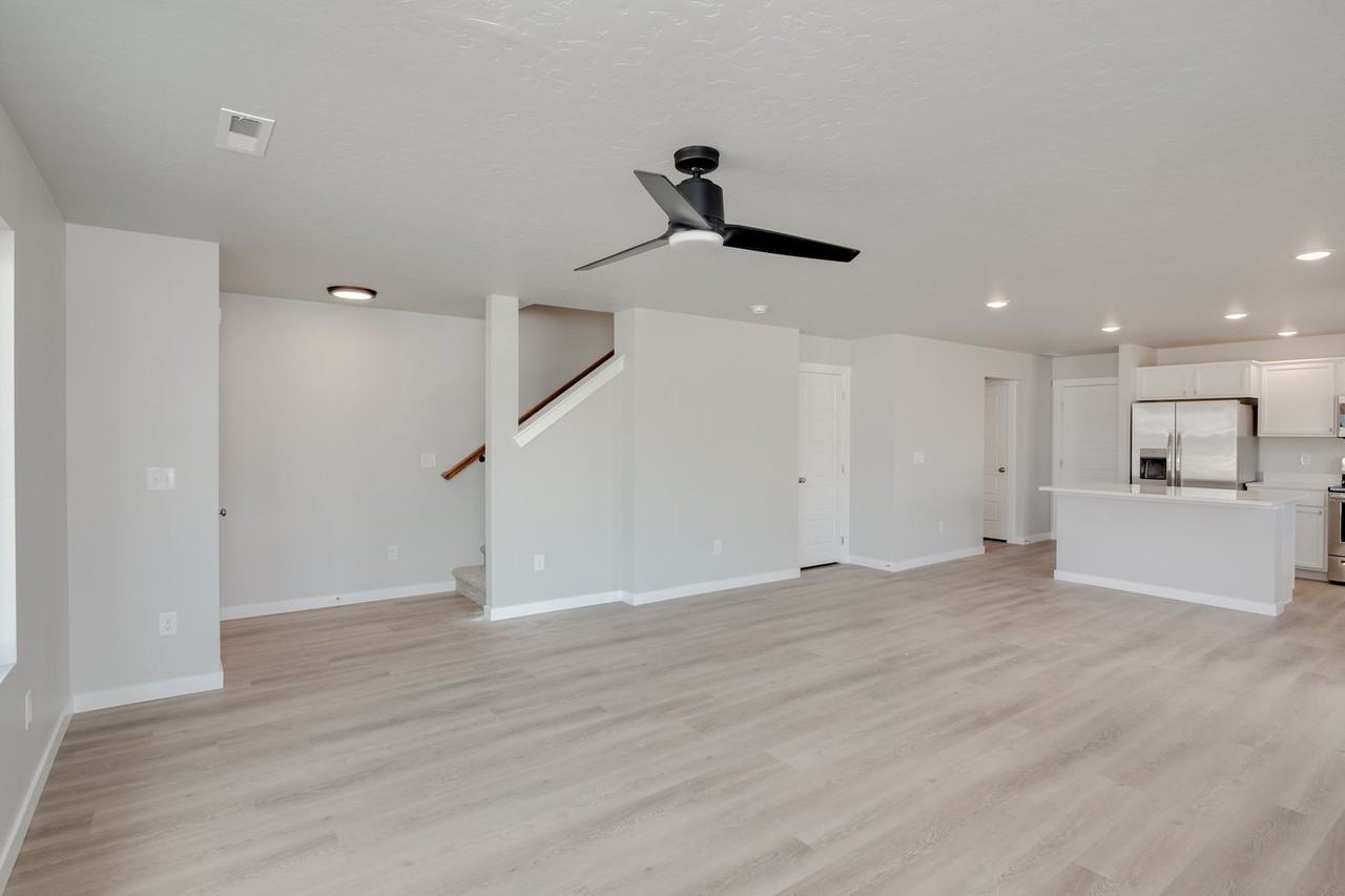 12521 W Victory Rd - Photo 3 of 22