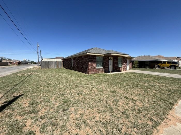 1201 Maple Ave - Photo 2 of 39