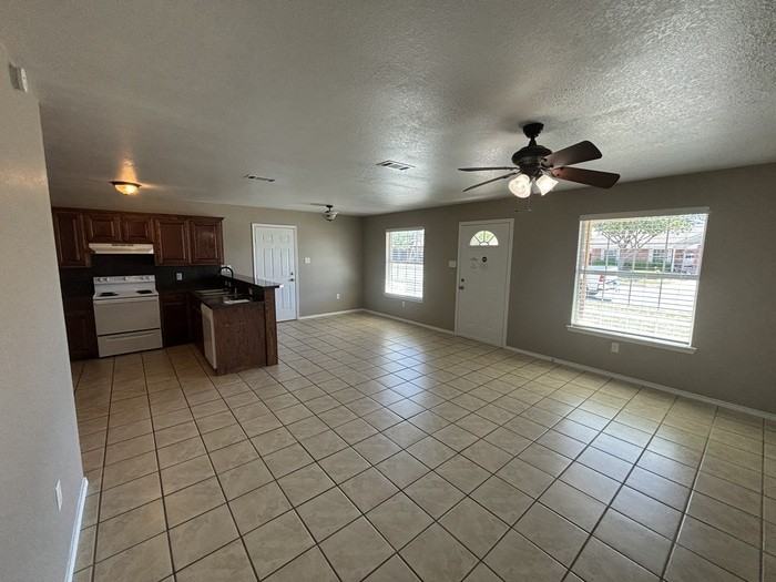 1201 Maple Ave - Photo 3 of 39