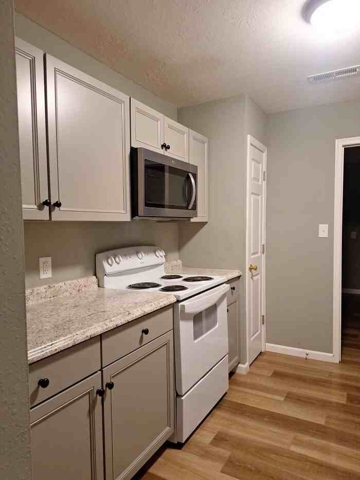 198 W Industrial Dr #B - Photo 2 of 4