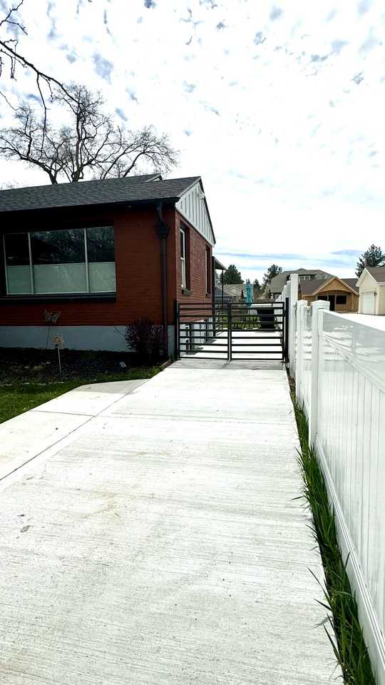 1940 E Spring Ln #BS - Photo 3 of 28