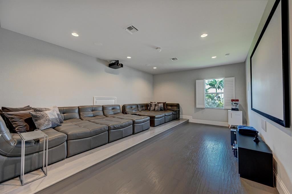 2712 Nw 71st Blvd #NA - Photo 2 of 18