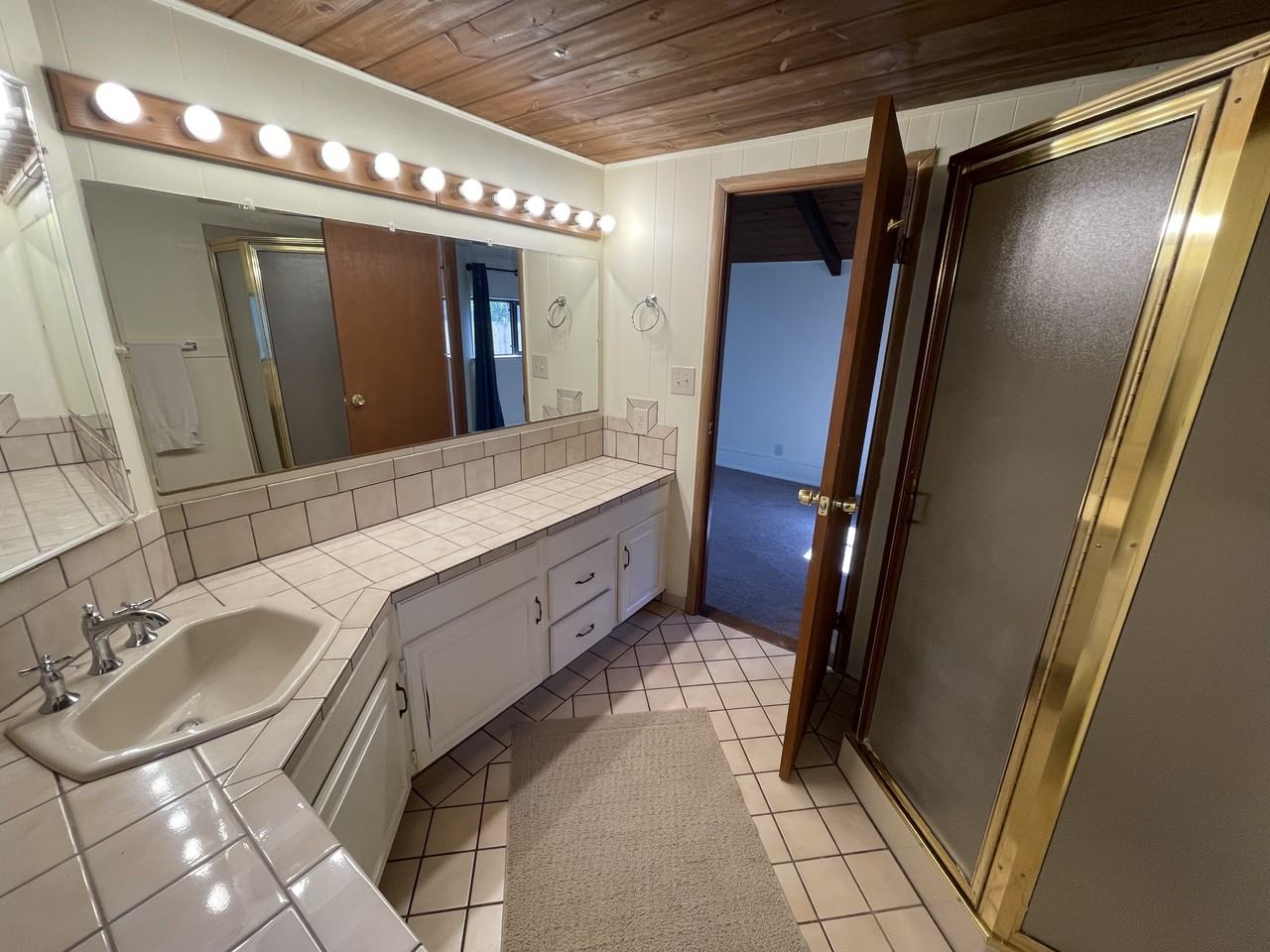 1370 Mariposa St - Photo 5 of 10