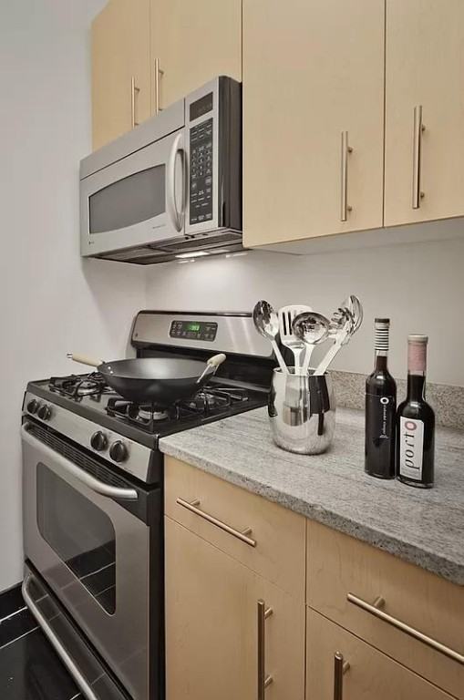 Washington St #6S - Photo 2 of 8