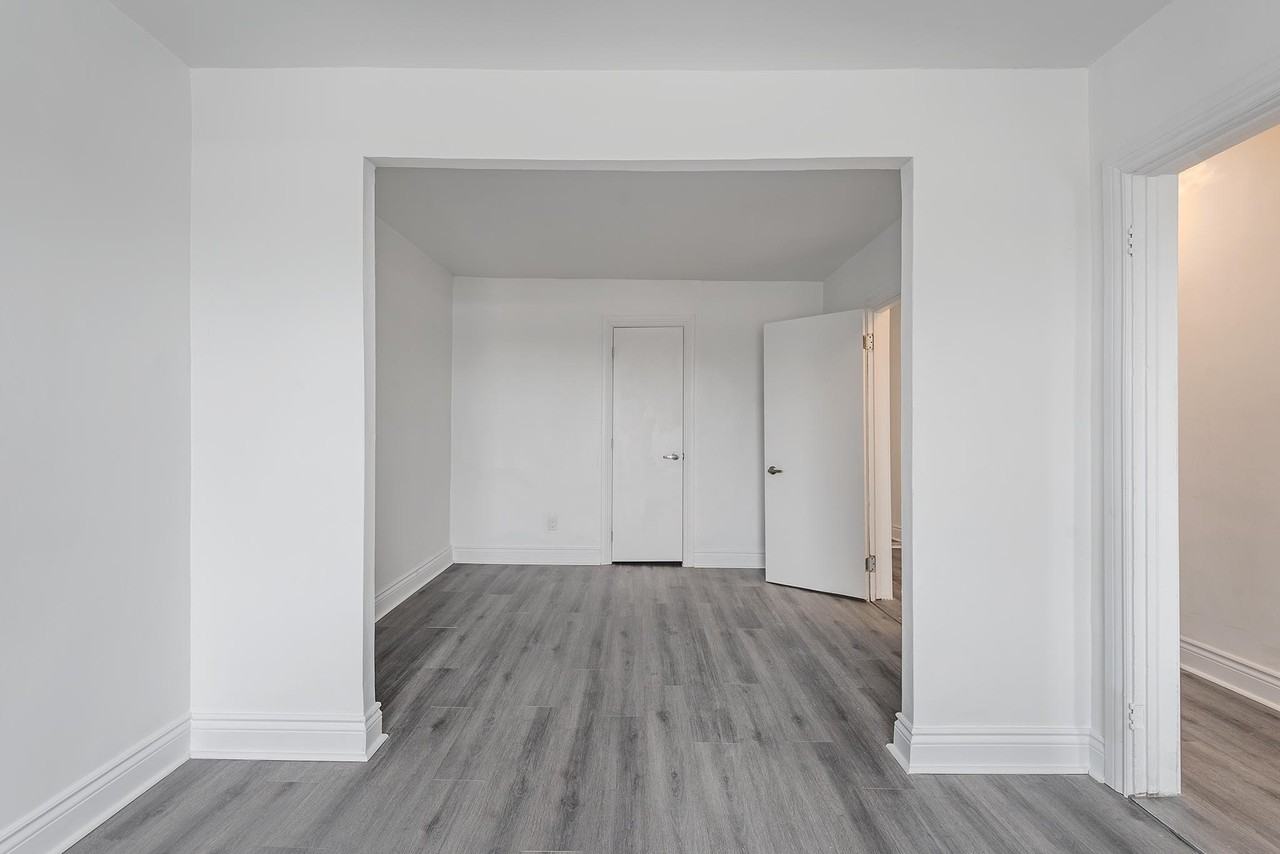 8704 9e Avenue - Photo 3 of 19