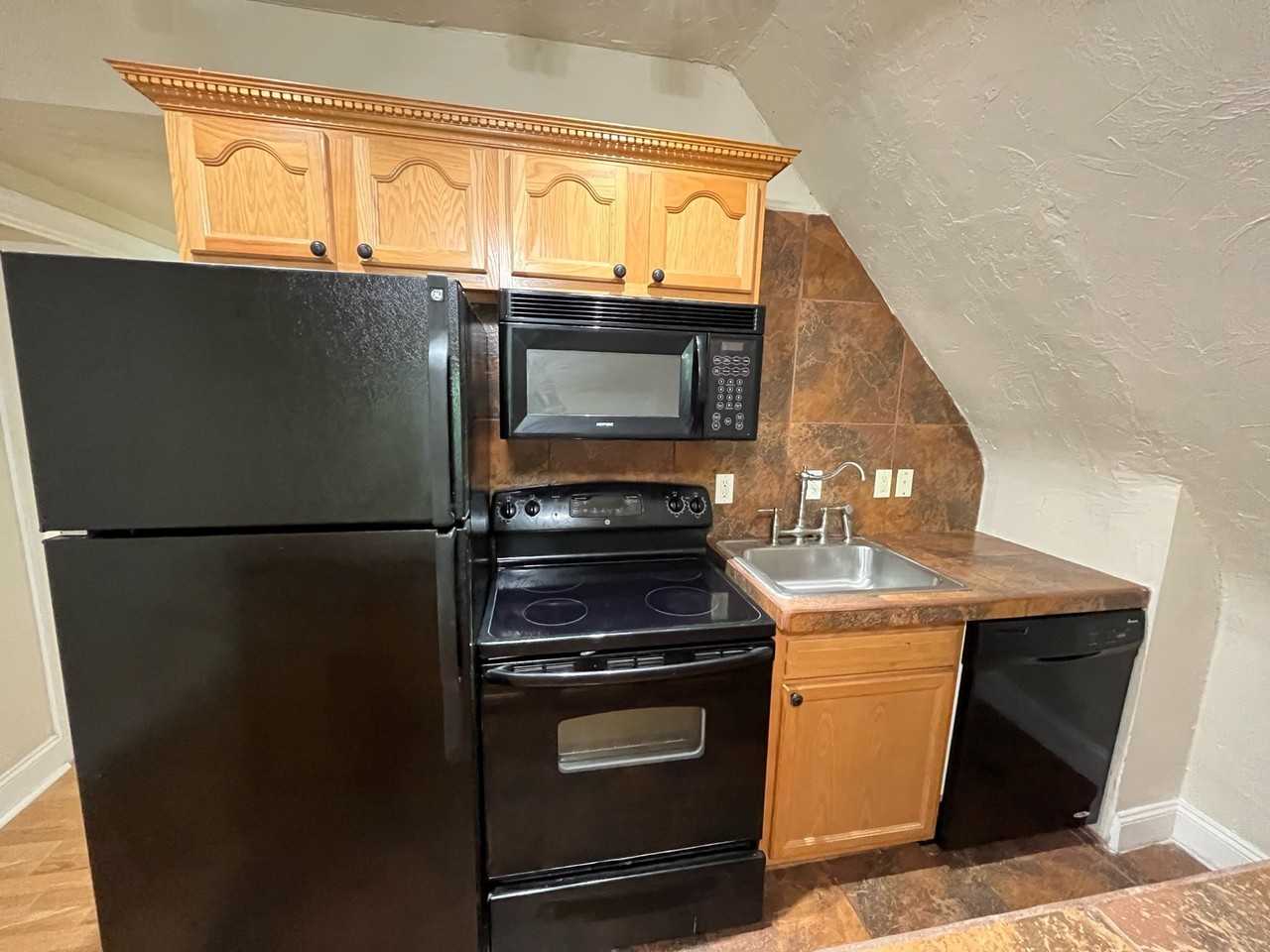 217 Stratford Ave #5 - Photo 4 of 18