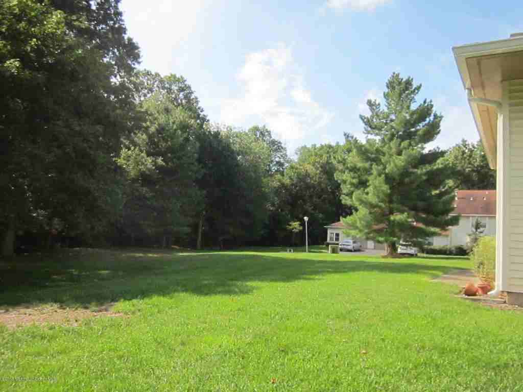 496 Bayberry Ct - Photo 3 of 7