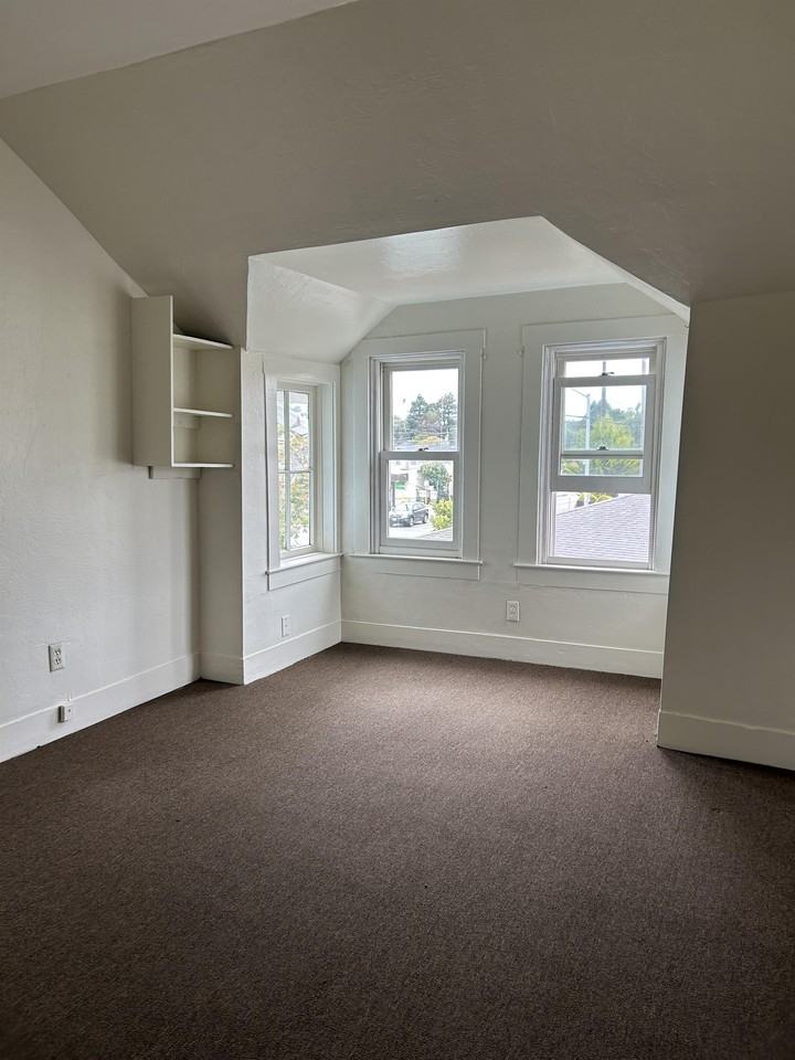 511 Broadway #1 - Photo 3 of 12