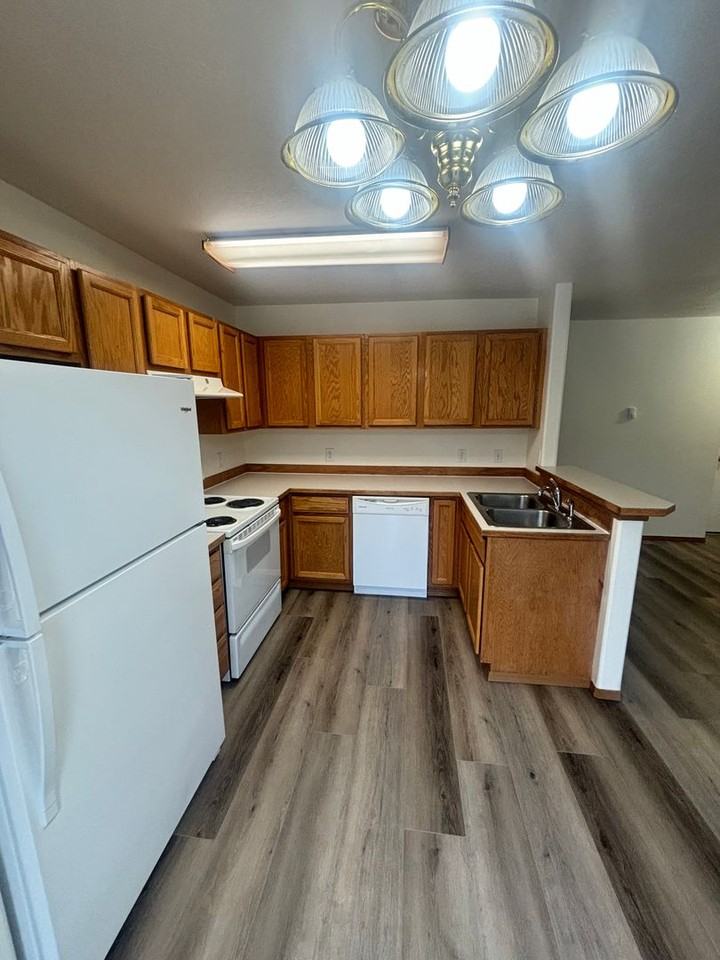 202 N Bay St - Photo 2 of 24