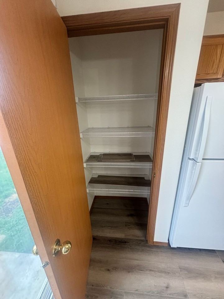 202 N Bay St - Photo 3 of 24
