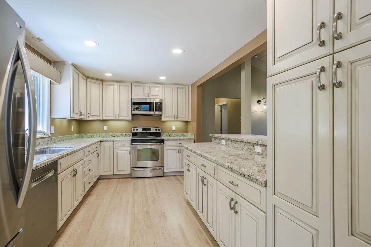 2540 Valdivia Way - Photo 2 of 34