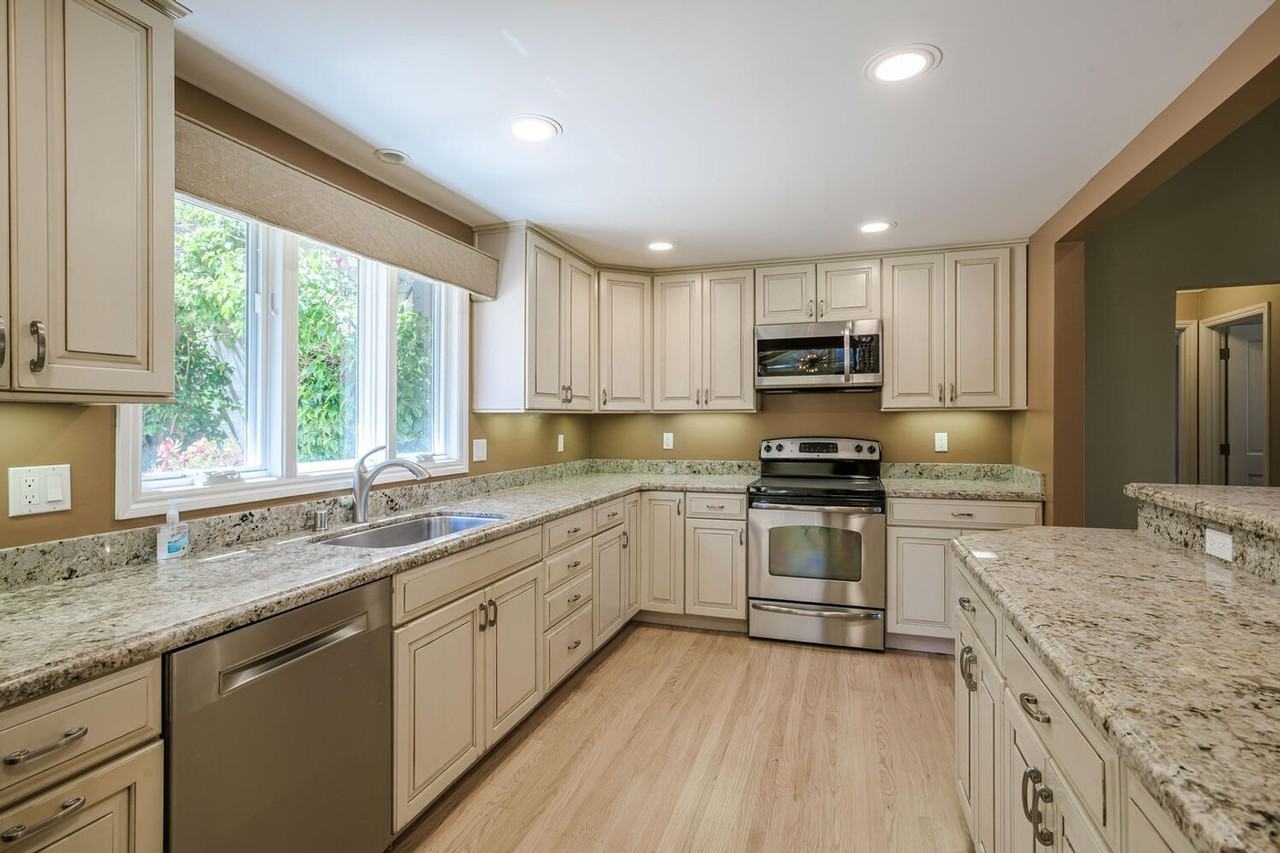 2540 Valdivia Way - Photo 3 of 34