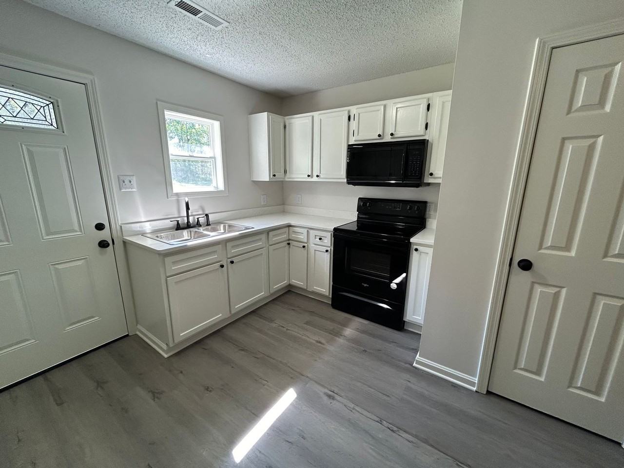 1154 S Washington Ave - Photo 4 of 10