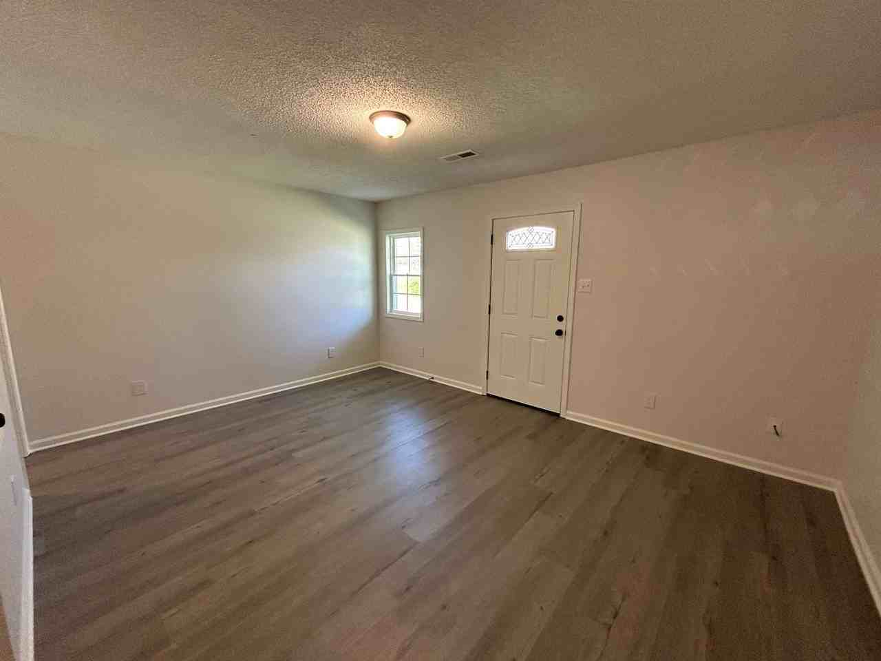 1156 S Washington Ave - Photo 2 of 11