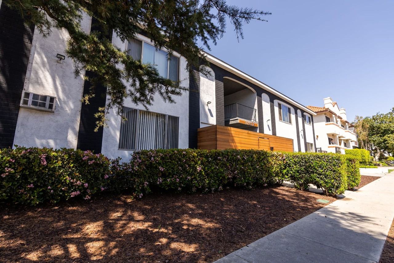 11937 Avon Way - Photo 5 of 8