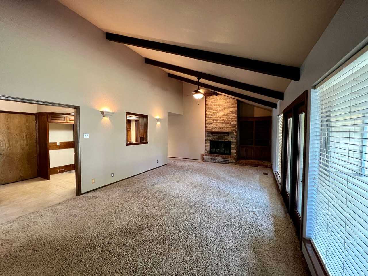 1802 Gingham Ln - Photo 2 of 7