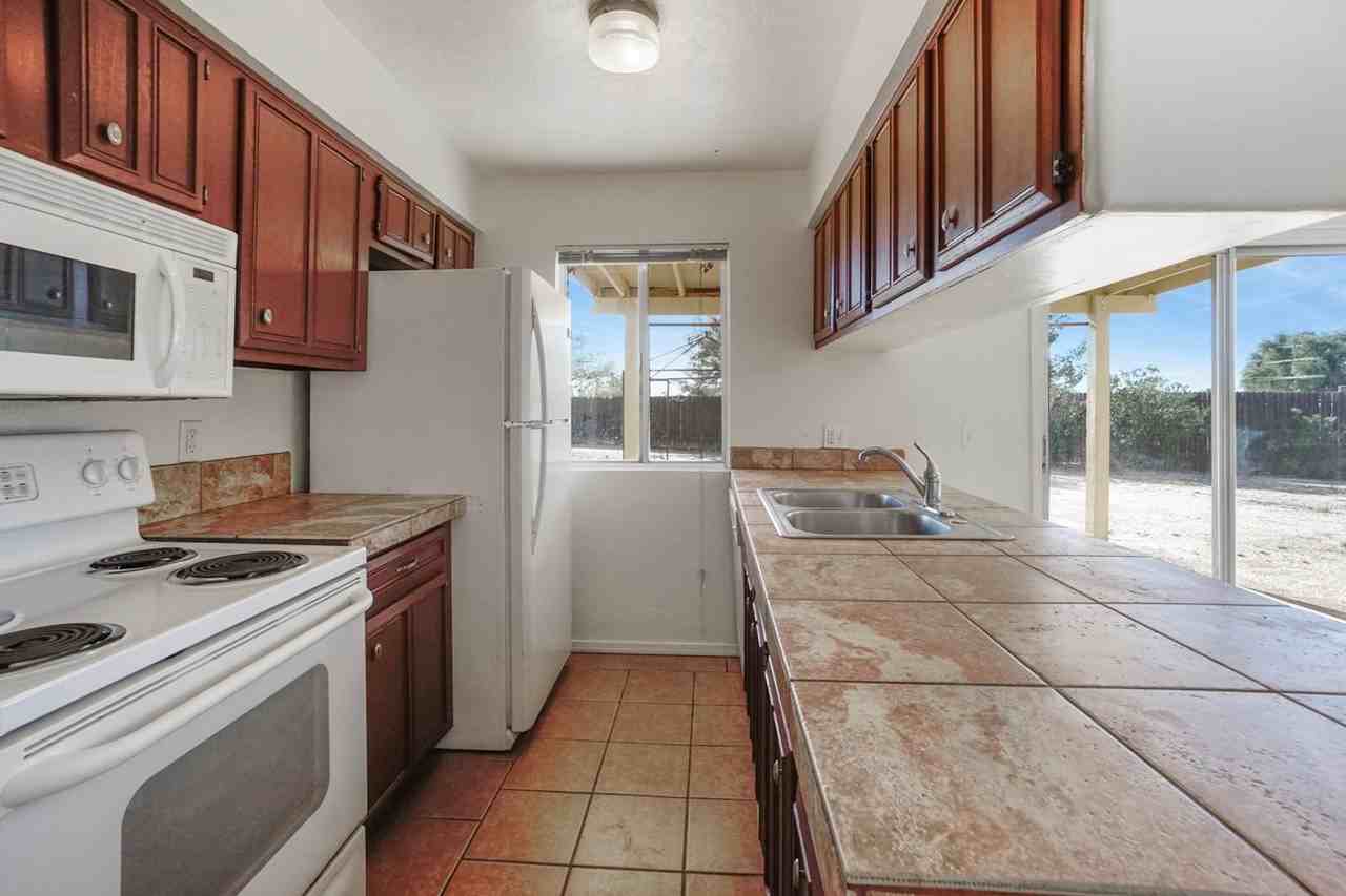 1942 S Sunburst Dr - Photo 4 of 9