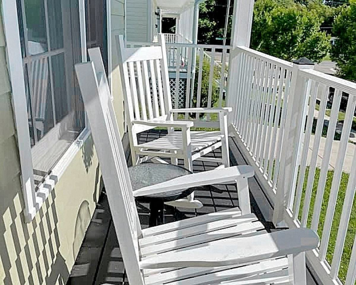 1512 Lynhaven Ave - Photo 2 of 14