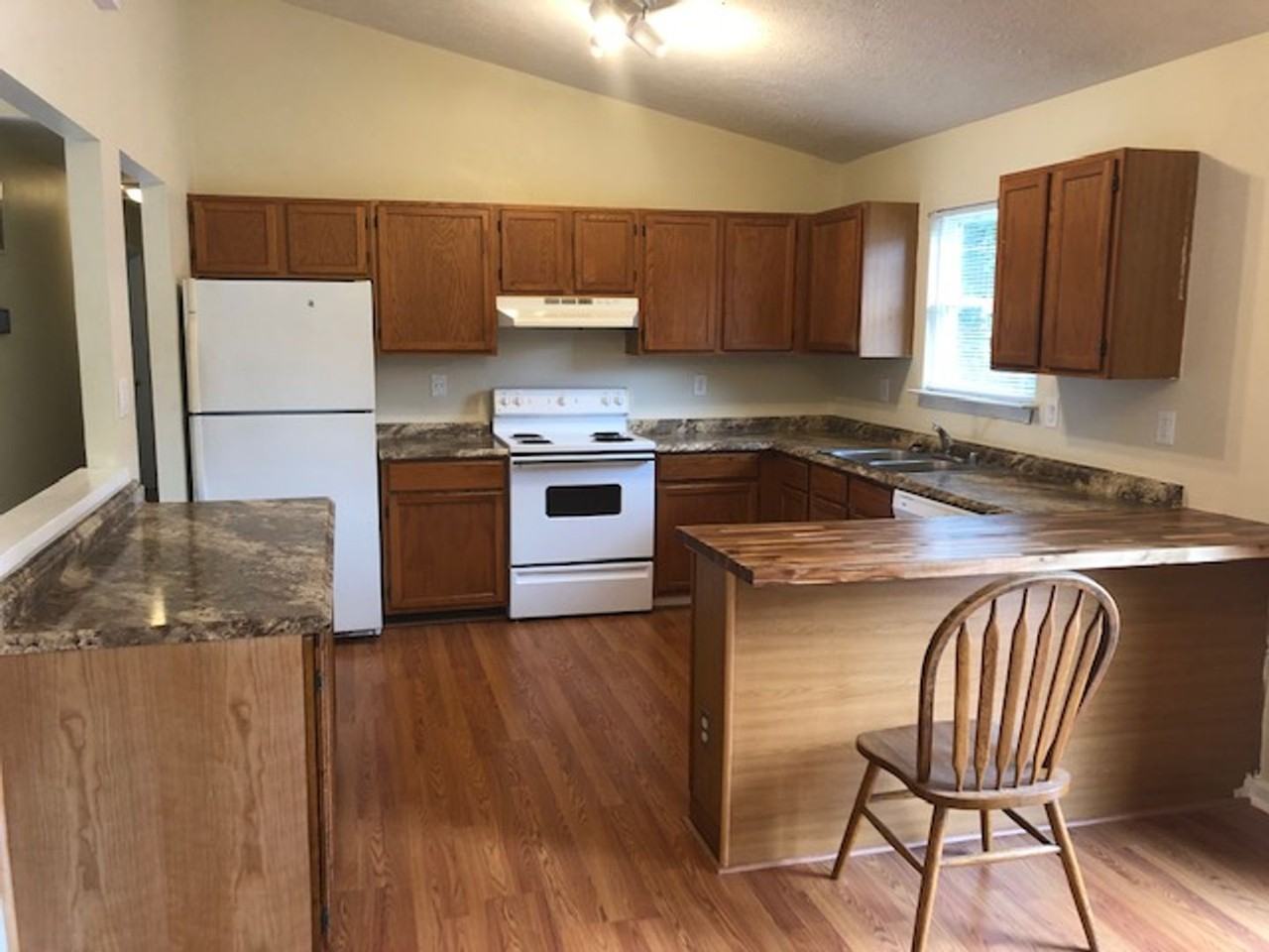 22240 Hawthorne Way - Photo 3 of 15