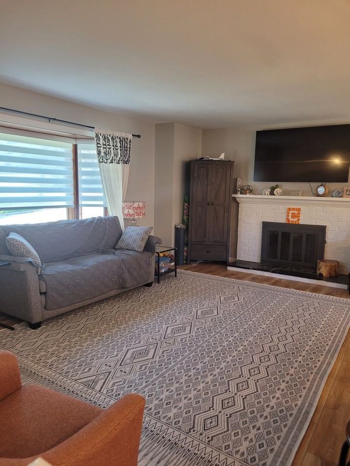 562 S 122nd St - Photo 3 of 13