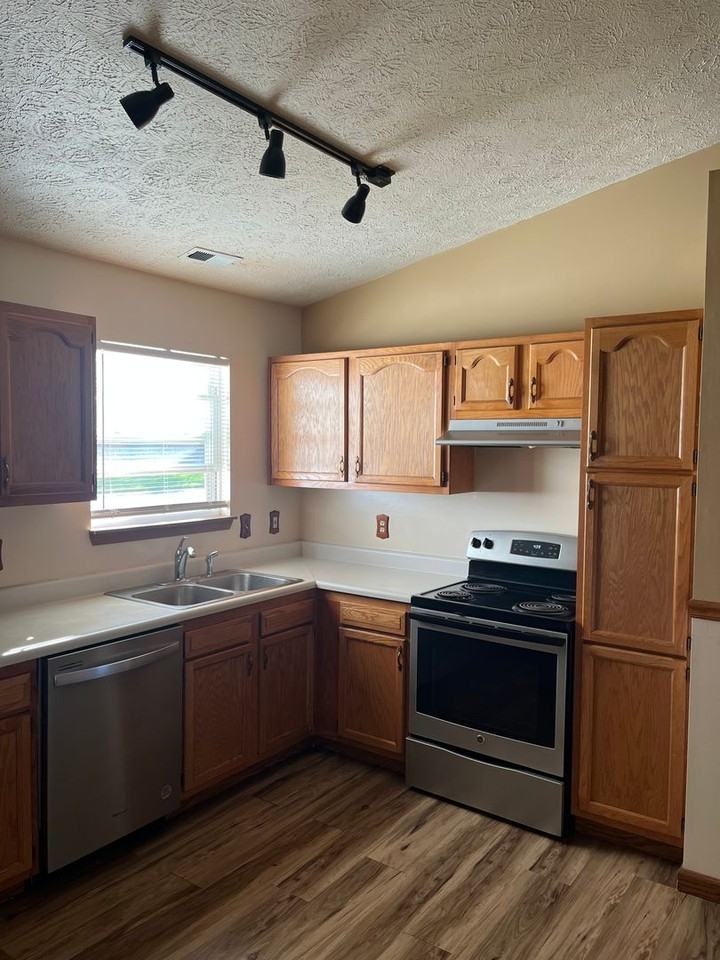 5104 Trotter Dr - Photo 2 of 12