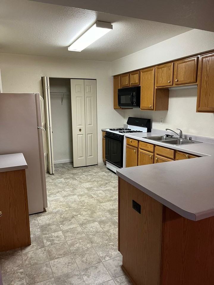 4920 Benley Ct Apt 8 Apt 8, Manitowoc, WI 54220 2 Bedroom Apartment