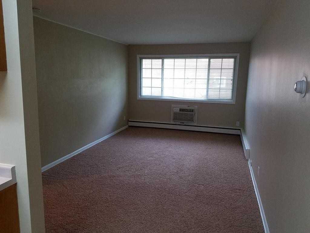 128 W Klubertanz Dr ##Apt - Photo 3 of 8