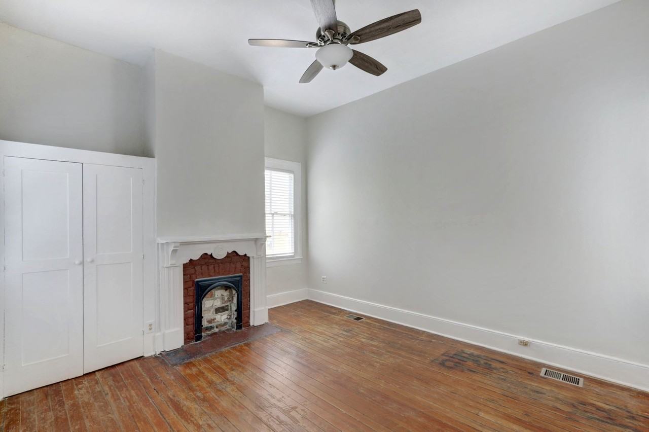 218 E Henry St #A - Photo 7 of 26