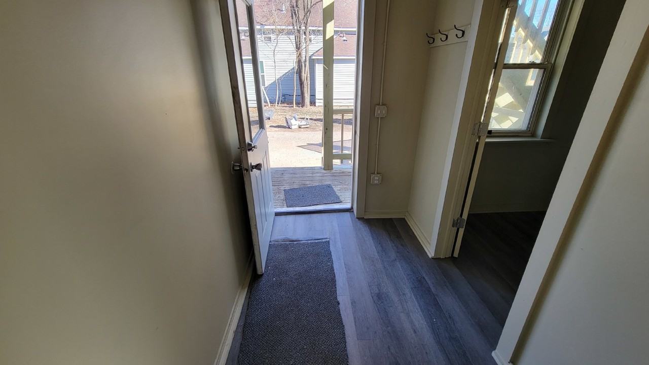 2327 4th St - Photo 3 of 23