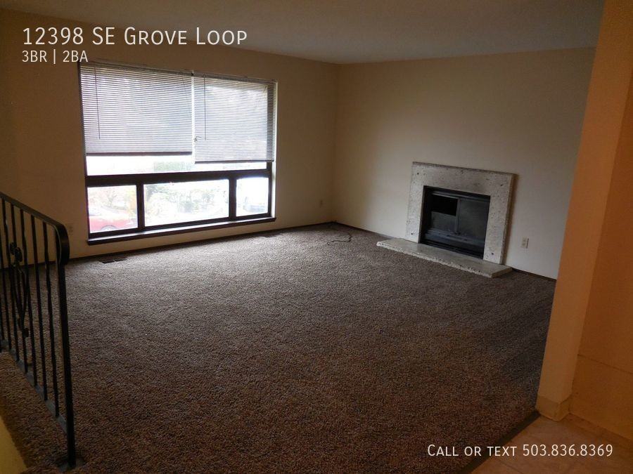 12398 Se Grove Loop - Photo 2 of 9