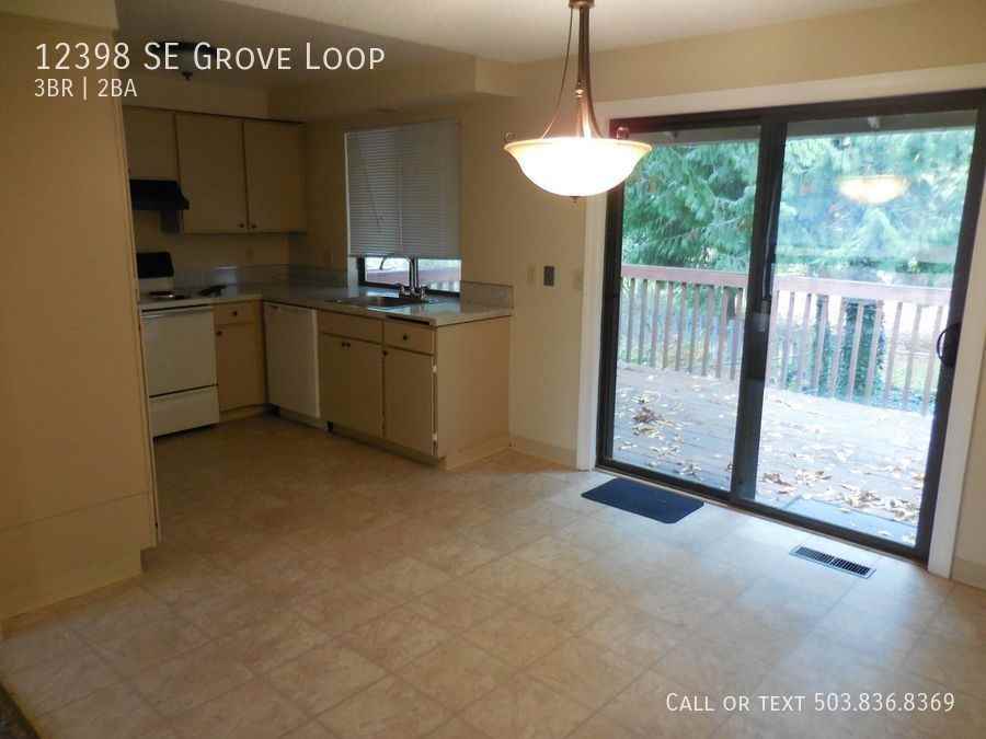 12398 Se Grove Loop - Photo 3 of 9