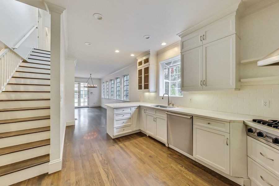 736 College Ave - Photo 3 of 50