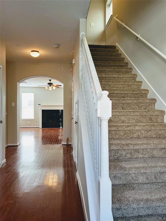 7415 Hollister Ridge - Photo 4 of 34