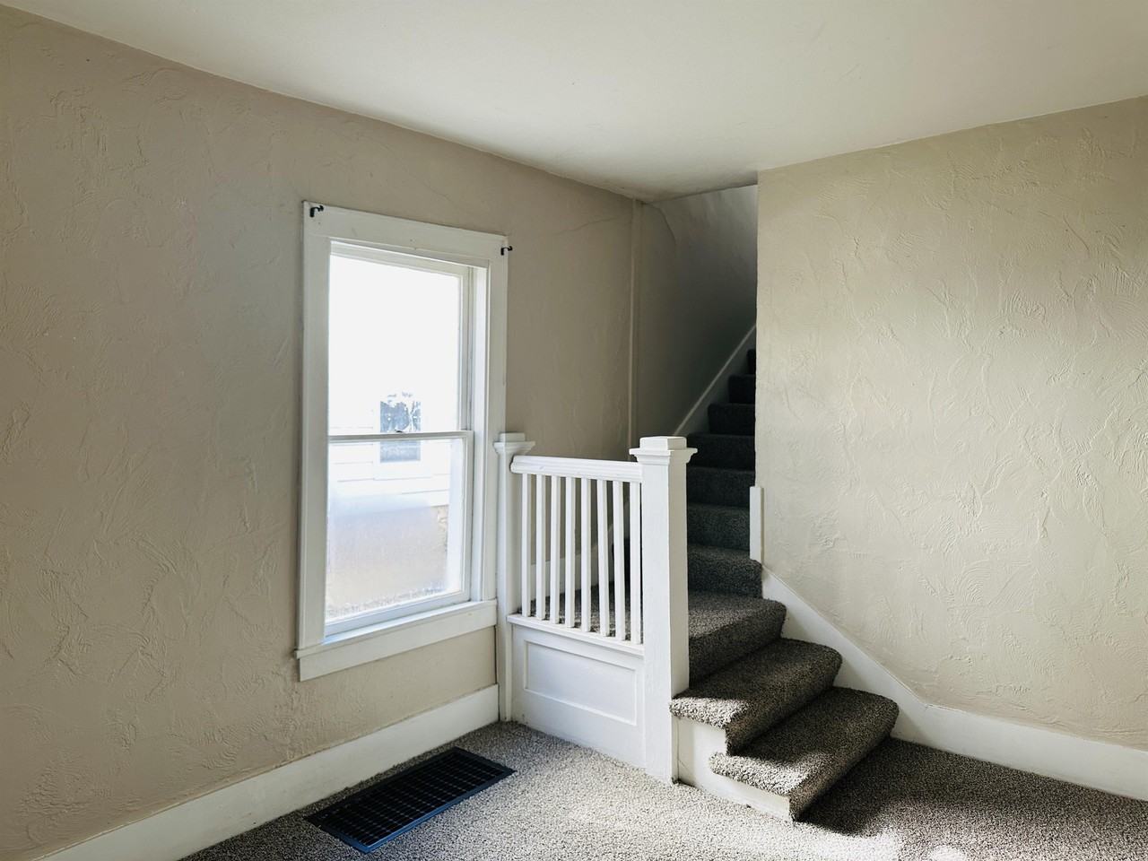 610 West Clark Street - Photo 2 of 18