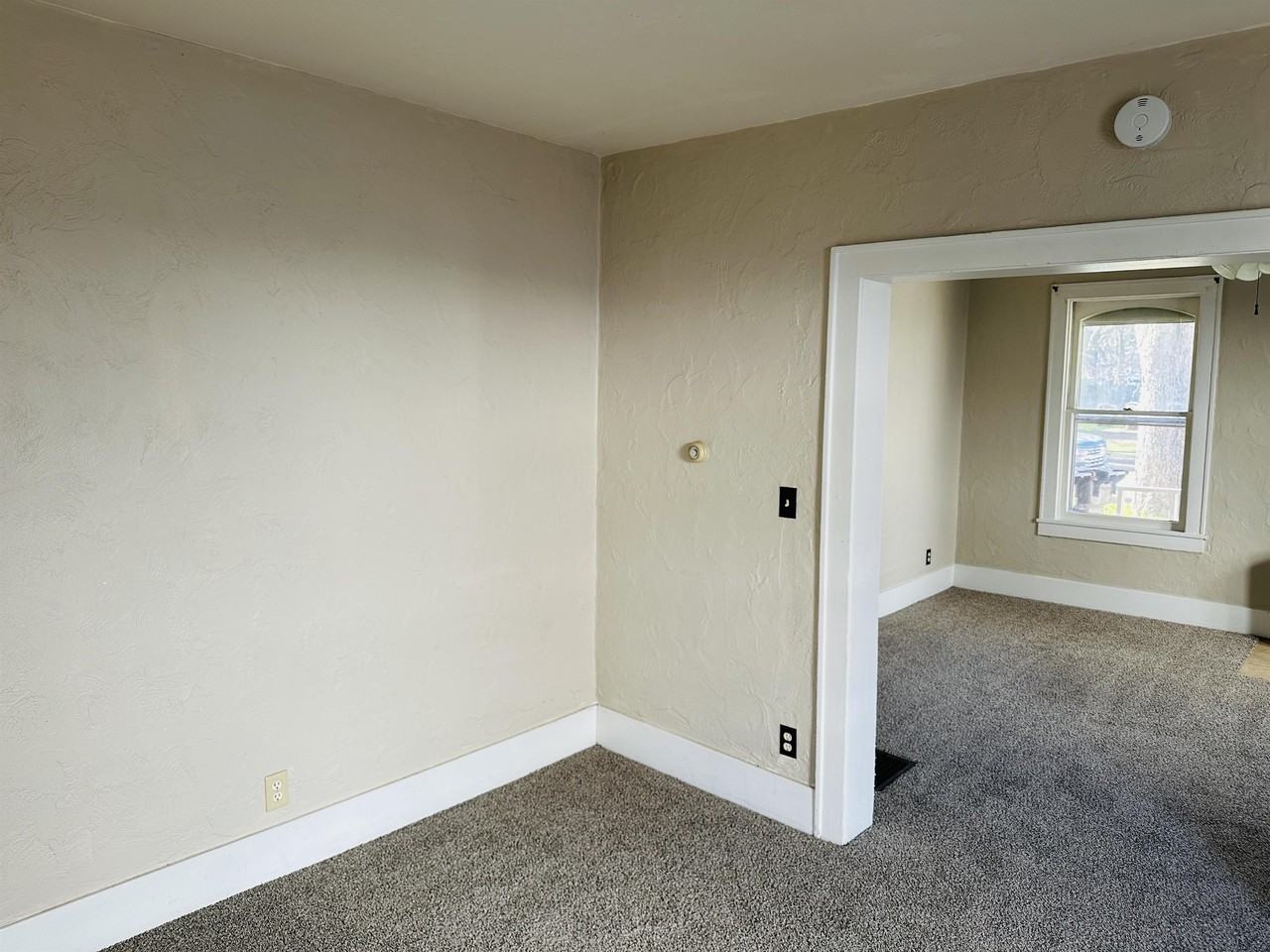 610 West Clark Street - Photo 3 of 18