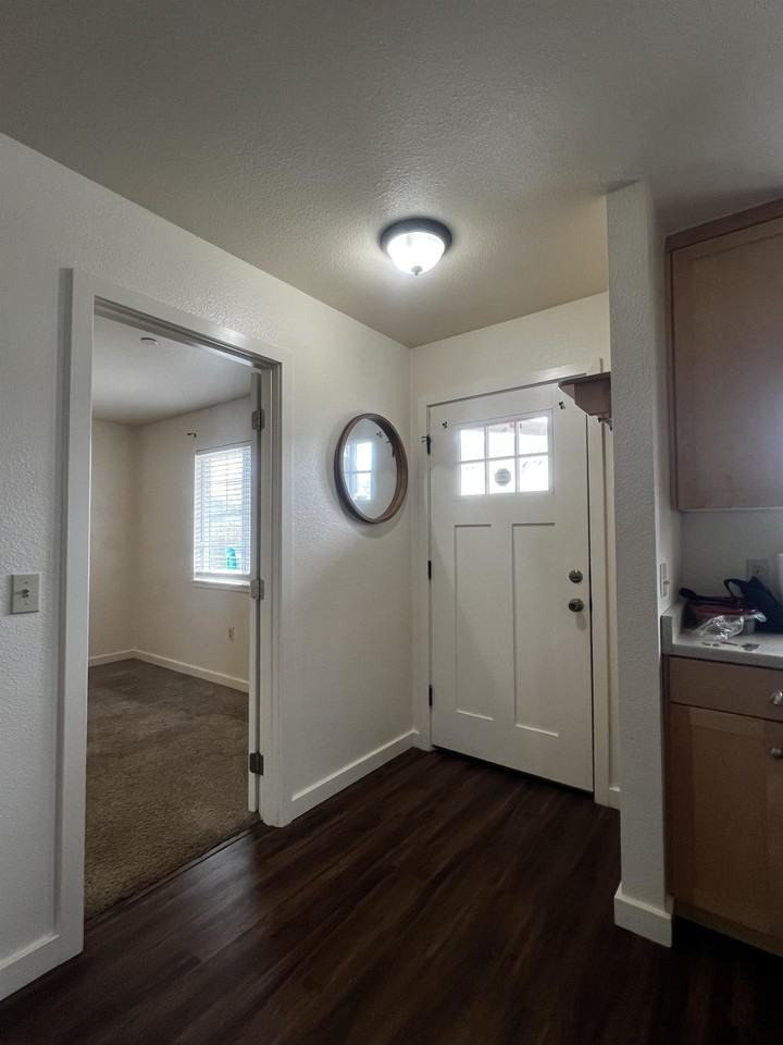 1623 13th St #A - Photo 4 of 18