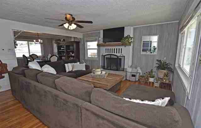 21825 Thunderbird Rd #1 - Photo 3 of 23