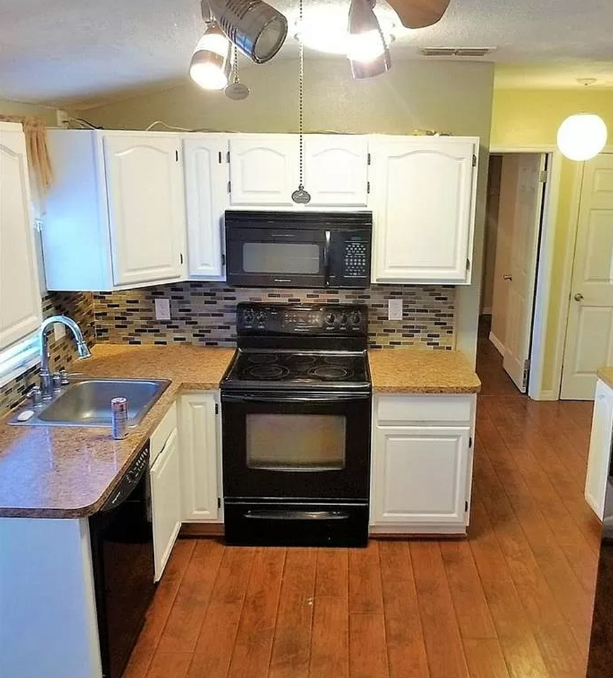 3909 Saturn Dr - Photo 3 of 28