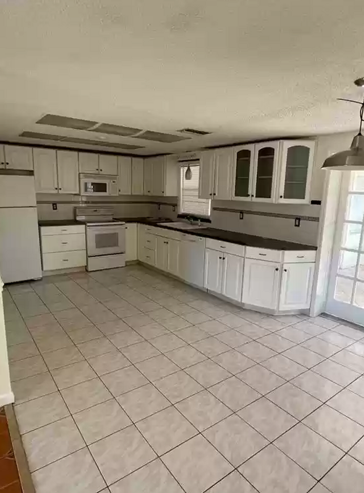 6707 Lenoir Dr - Photo 5 of 13