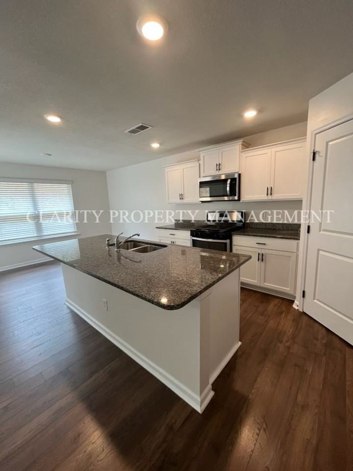 3302 Harmony Ct Ne - Photo 2 of 20