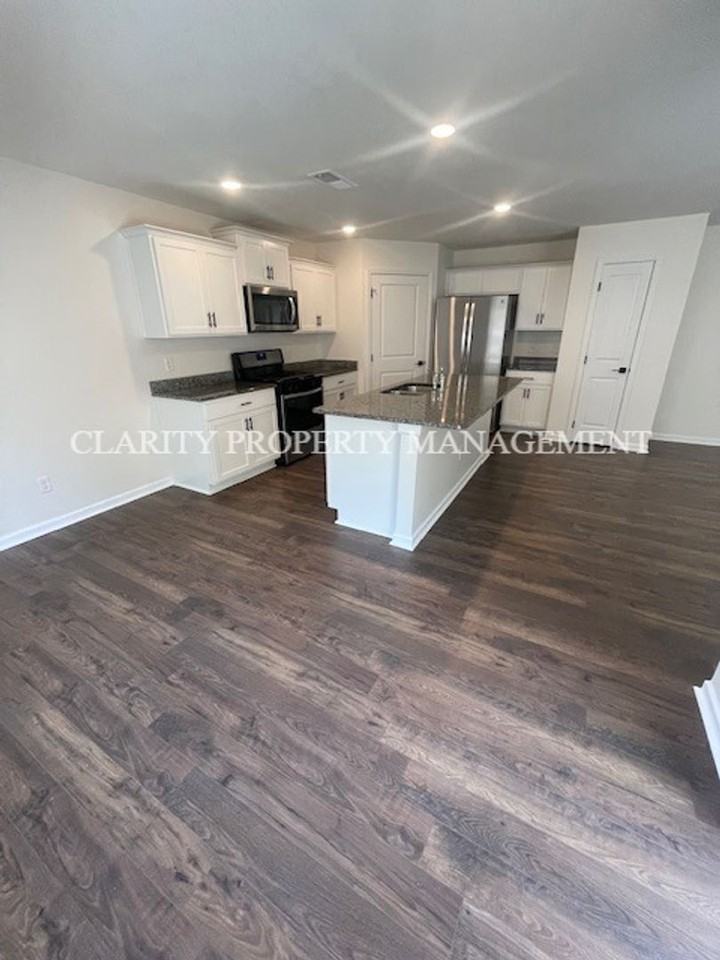 3302 Harmony Ct Ne - Photo 3 of 20